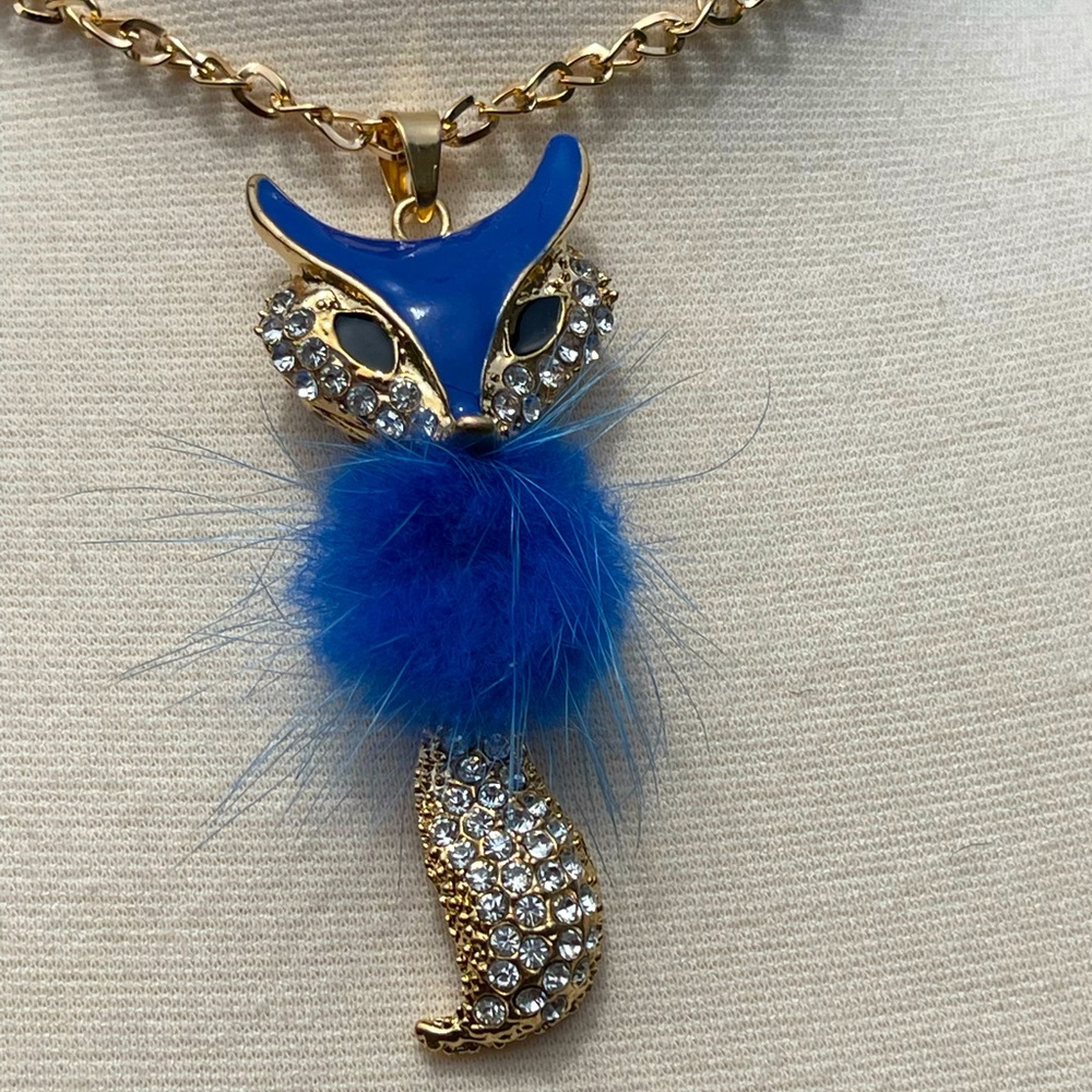 NWT Blur FOX Swinging tail Gold tone Necklace